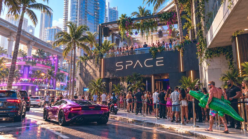 Club Space rebuilt in GTA VI style: Club Space, rebuilt as a Vice City scene
