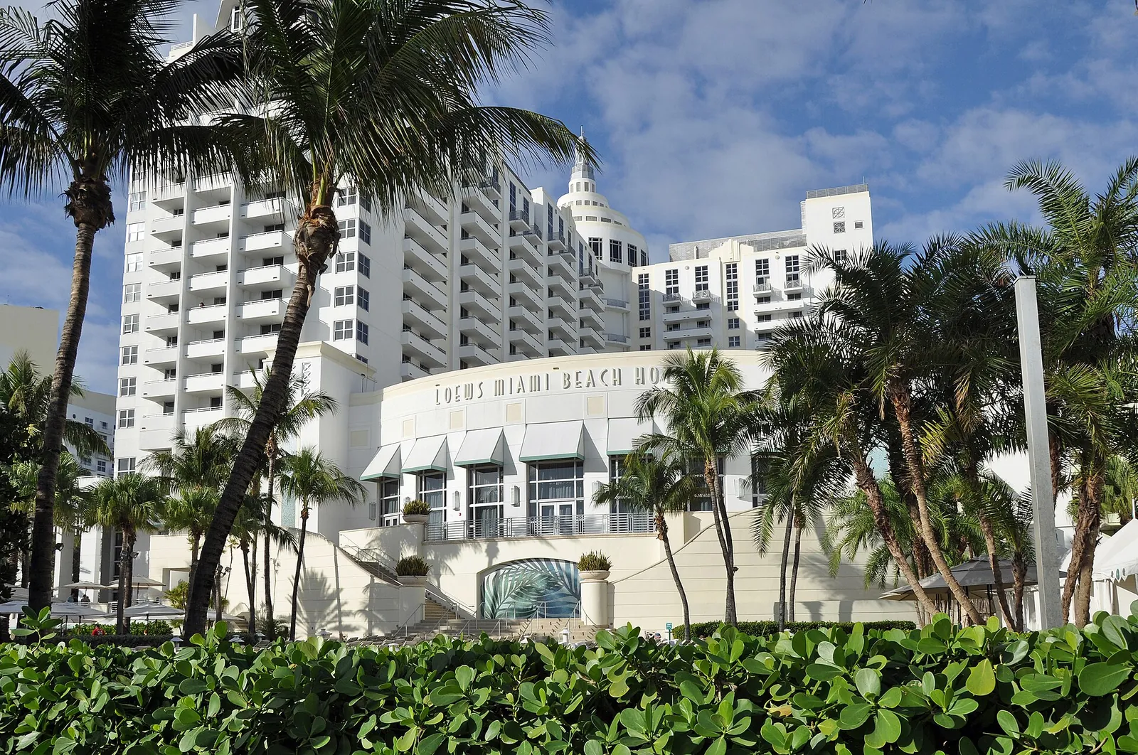 Loews Miami Beach Hotel, real-world photo: Loews Miami Beach Hotel seen from the beach boardwalk, 2011