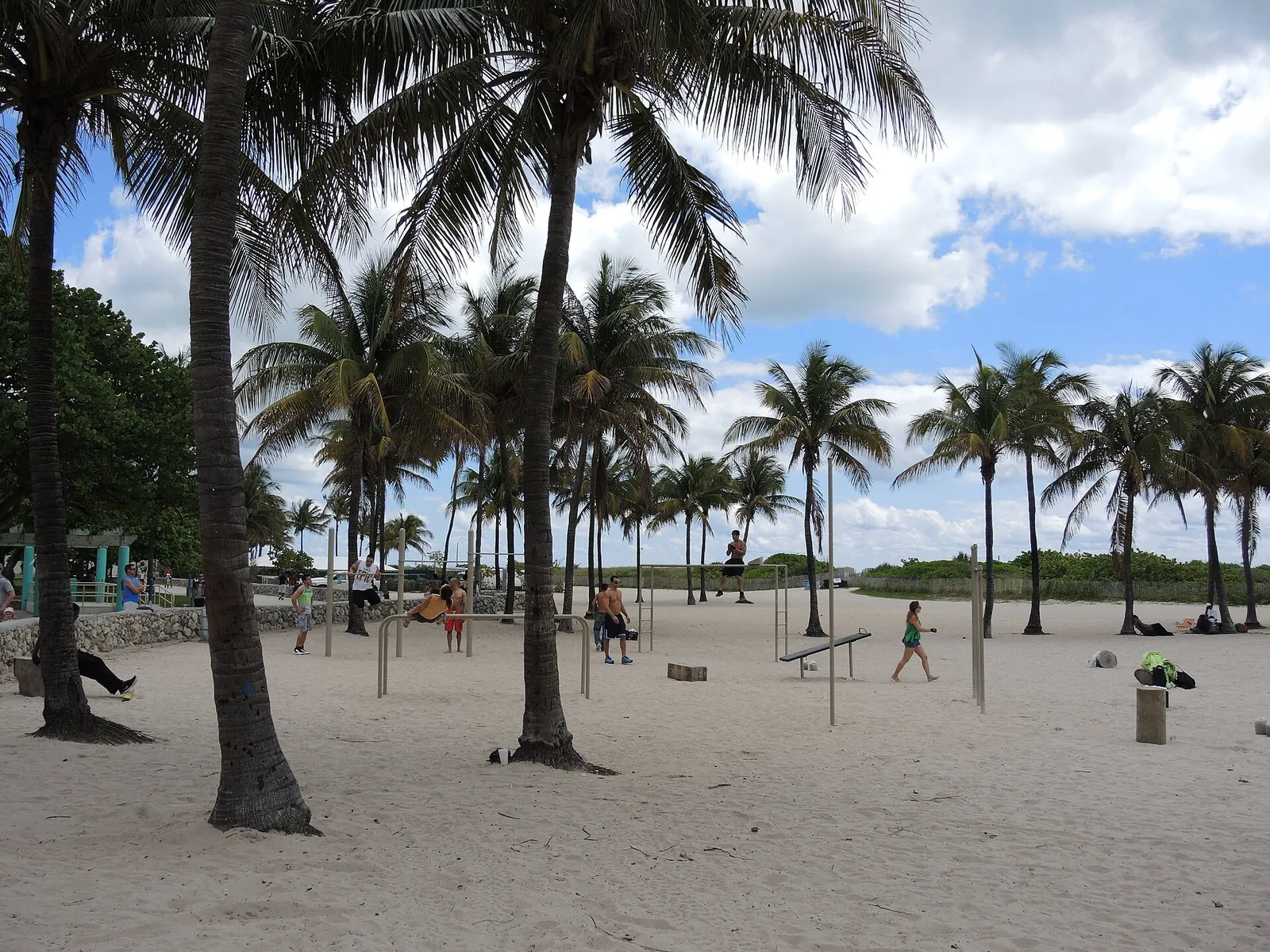 Muscle Beach South Beach outdoor gym, Lummus Park, real-world photo: The outdoor pull-up bars and workout area on the sand at Lummus Park, 2013